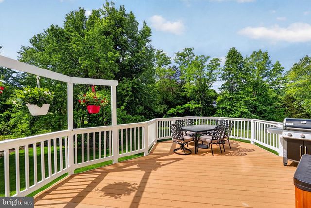 5126 MYRTLE LEAF DR, Fairfax, VA 22030
