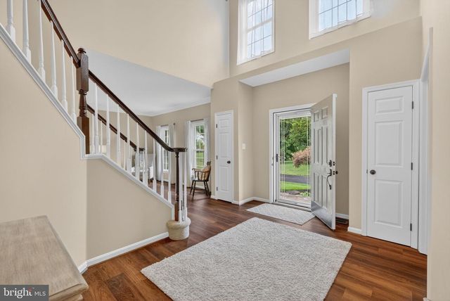 5126 MYRTLE LEAF DR, Fairfax, VA 22030