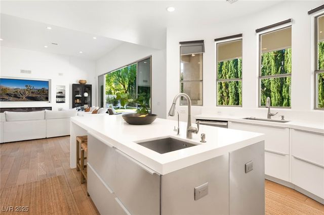 9312 Canyon Classic Drive, Las Vegas, NV 89144