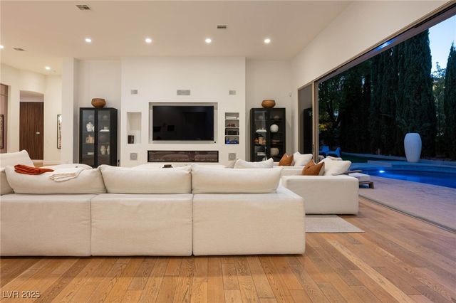 9312 Canyon Classic Drive, Las Vegas, NV 89144