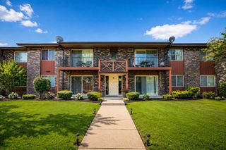 247 N Neltnor Boulevard F2B, West Chicago, IL 60185