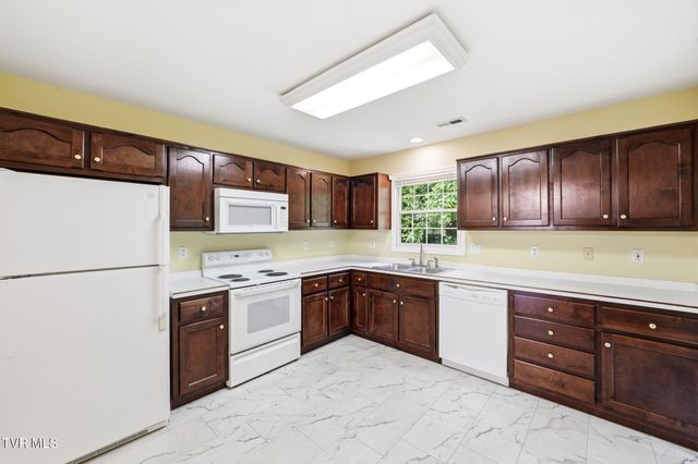 2425 East Lakeview Drive Apt 5, Johnson City, TN 37601