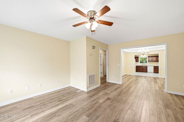 2425 East Lakeview Drive Apt 5, Johnson City, TN 37601