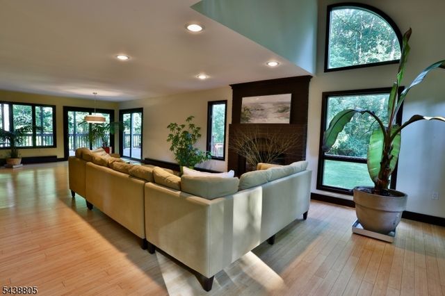 4 Deerwood Dr, Union Twp., NJ 08809