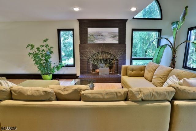 4 Deerwood Dr, Union Twp., NJ 08809