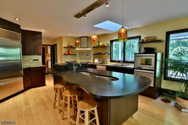 4 Deerwood Dr, Union Twp., NJ 08809