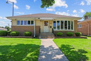 7555 N Neva Avenue, Niles, IL 60714