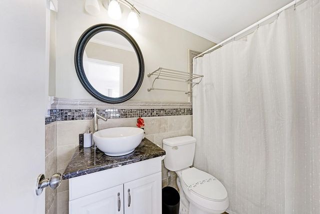 332 NW 26th Court, Wilton Manors, FL 33311