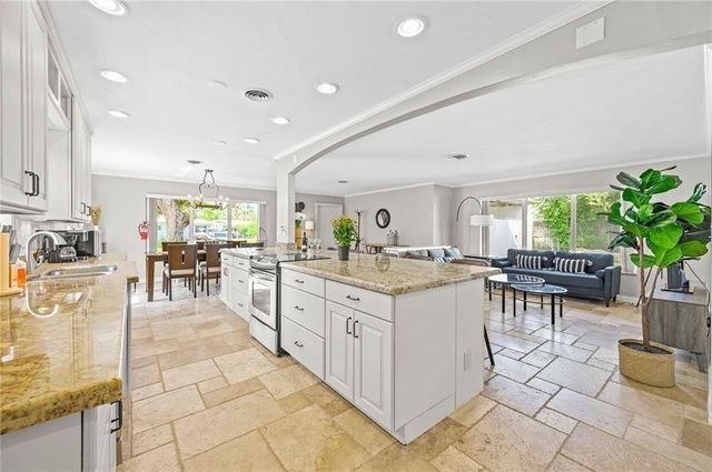 332 NW 26th Court, Wilton Manors, FL 33311
