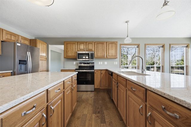 7814 Westbury Drive NE, Cedar Rapids, IA 52402