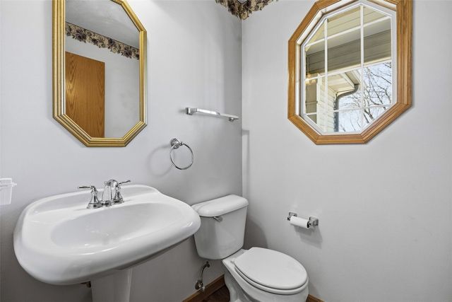 7814 Westbury Drive NE, Cedar Rapids, IA 52402