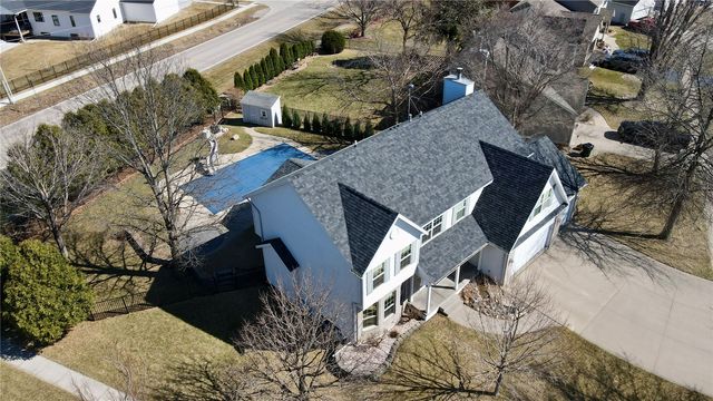 7814 Westbury Drive NE, Cedar Rapids, IA 52402