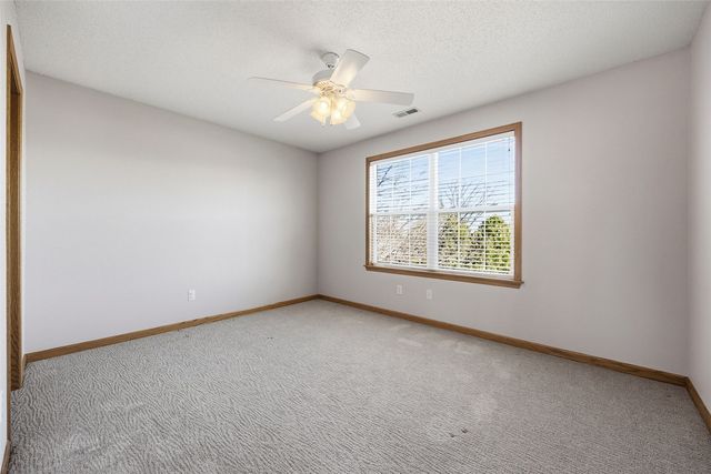 7814 Westbury Drive NE, Cedar Rapids, IA 52402