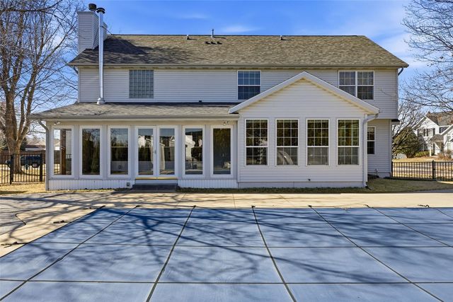 7814 Westbury Drive NE, Cedar Rapids, IA 52402