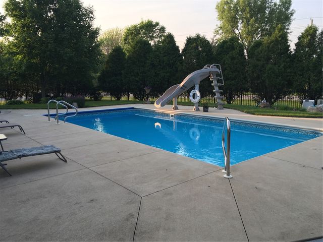 7814 Westbury Drive NE, Cedar Rapids, IA 52402