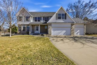 7814 Westbury Drive NE, Cedar Rapids, IA 52402