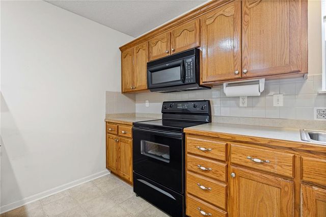 1016 Bristol Drive, Raymore, MO 64083