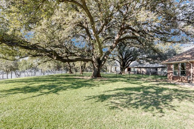 3524 Abes Landing Drive, Granbury, TX 76049