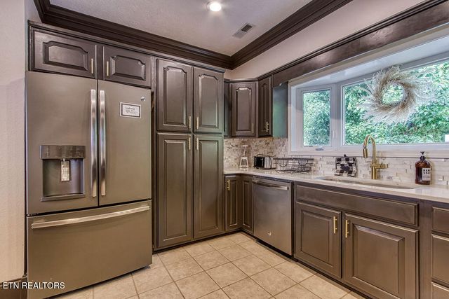 452 Maggie Mack Lane, Sevierville, TN 37862