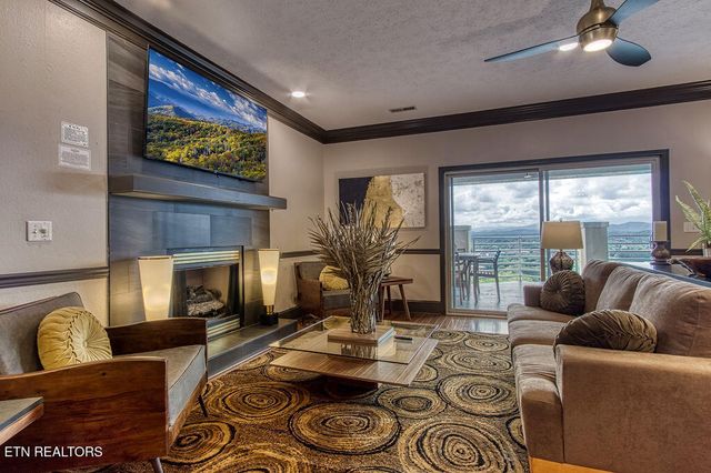 452 Maggie Mack Lane, Sevierville, TN 37862