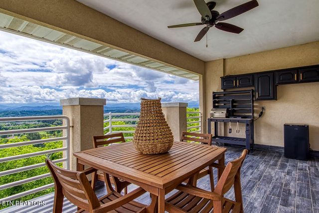 452 Maggie Mack Lane, Sevierville, TN 37862