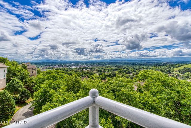 452 Maggie Mack Lane, Sevierville, TN 37862