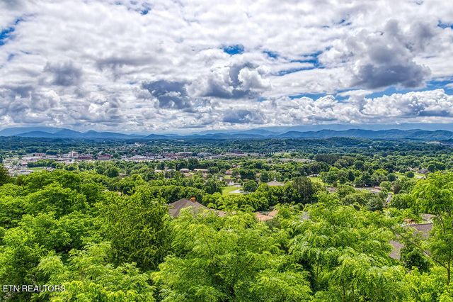 452 Maggie Mack Lane, Sevierville, TN 37862