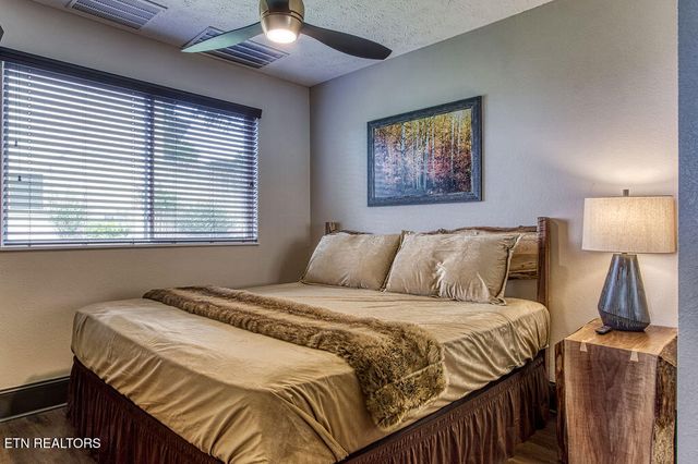 452 Maggie Mack Lane, Sevierville, TN 37862