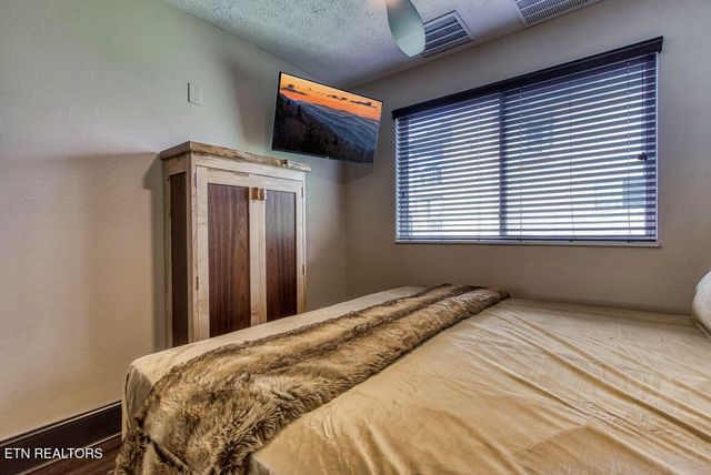 452 Maggie Mack Lane, Sevierville, TN 37862