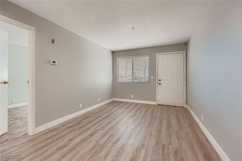 1381 East University Avenue 202, Las Vegas, NV 89119