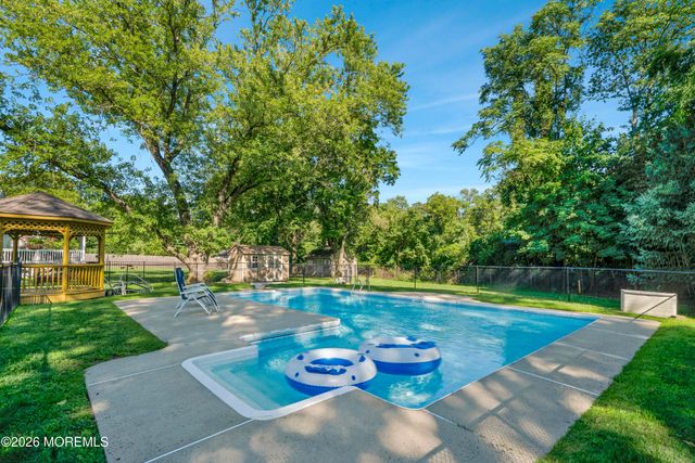 50 Rutledge Drive, Red Bank, NJ 07701