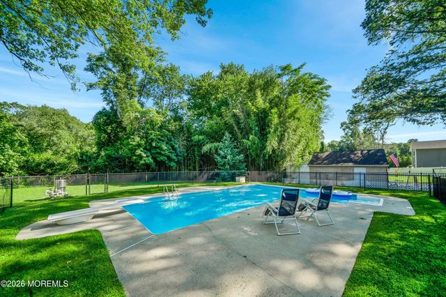 50 Rutledge Drive, Red Bank, NJ 07701