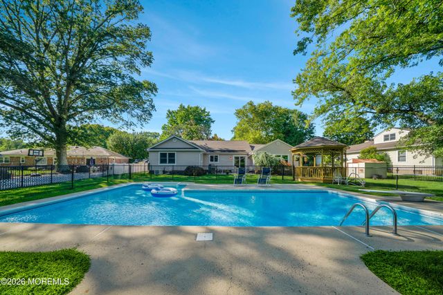 50 Rutledge Drive, Red Bank, NJ 07701