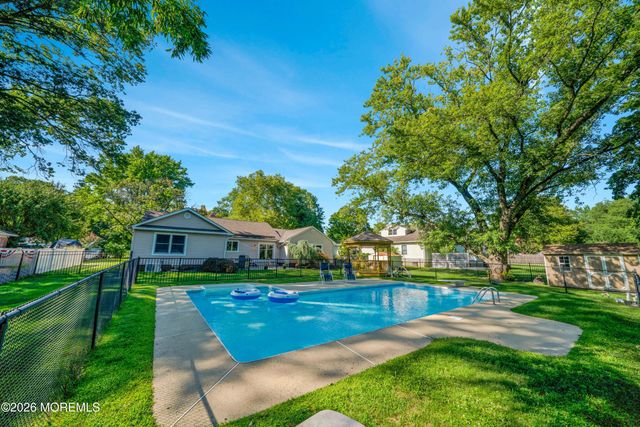 50 Rutledge Drive, Red Bank, NJ 07701