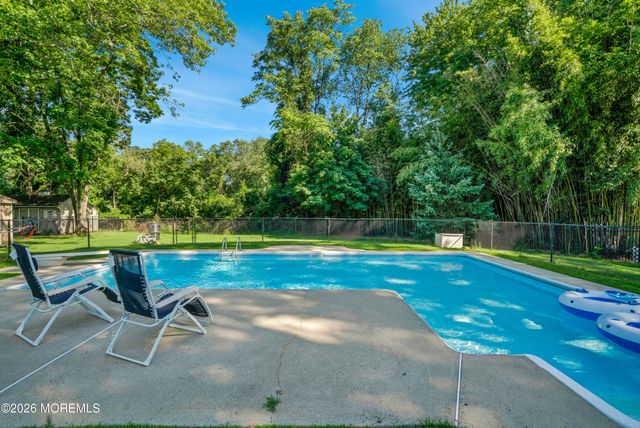 50 Rutledge Drive, Red Bank, NJ 07701