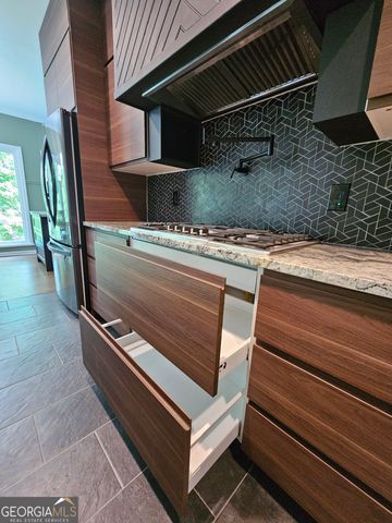 225 NACOOCHEE Drive, Woodstock, GA 30188