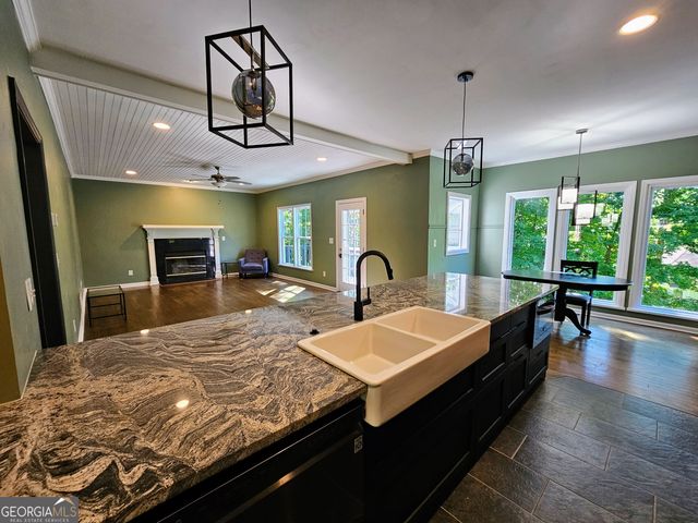 225 NACOOCHEE Drive, Woodstock, GA 30188