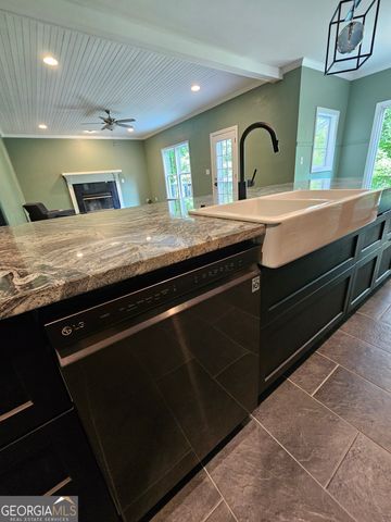 225 NACOOCHEE Drive, Woodstock, GA 30188