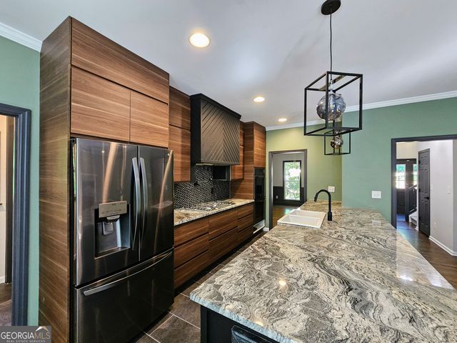 225 NACOOCHEE Drive, Woodstock, GA 30188