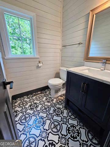225 NACOOCHEE Drive, Woodstock, GA 30188