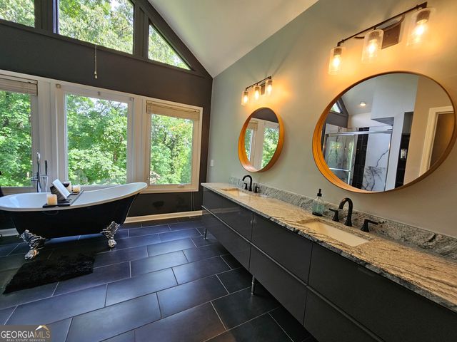 225 NACOOCHEE Drive, Woodstock, GA 30188