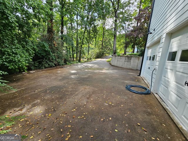 225 NACOOCHEE Drive, Woodstock, GA 30188