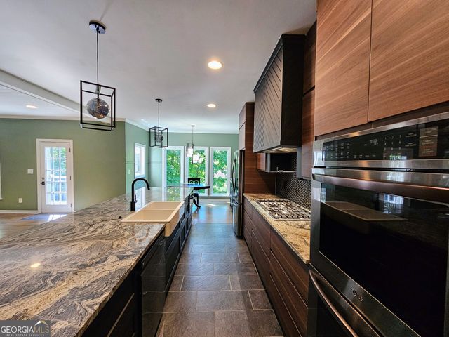 225 NACOOCHEE Drive, Woodstock, GA 30188