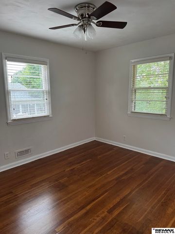 8809 Nicholas Street, Omaha, NE 68114