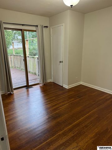 8809 Nicholas Street, Omaha, NE 68114