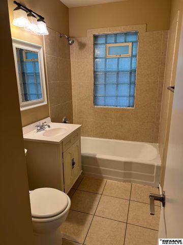 8809 Nicholas Street, Omaha, NE 68114