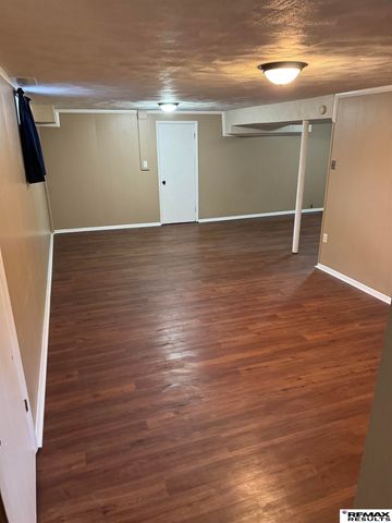 8809 Nicholas Street, Omaha, NE 68114