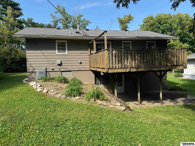 8809 Nicholas Street, Omaha, NE 68114