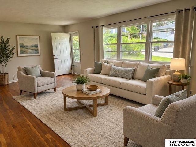 8809 Nicholas Street, Omaha, NE 68114