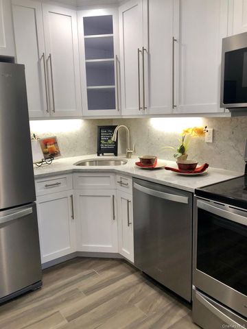 425 Newbridge Road 30, East Meadow, NY 11554